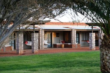 هتل Kalahari Anib Lodge