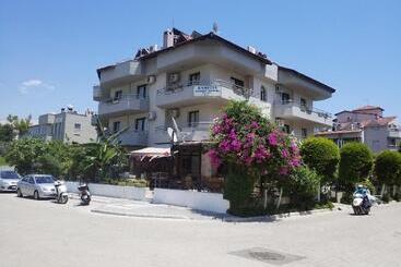 هتل Kamelya Apartments