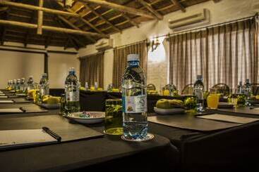 هتل Kedar Heritage Lodge, Conference Centre & Spa