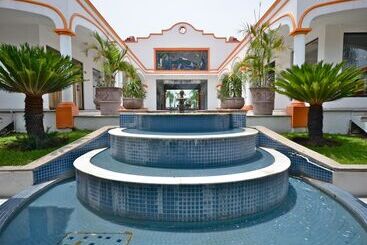 هتل Mision Colima