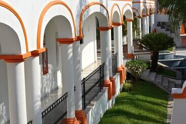 هتل Mision Colima