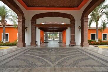 هتل Mision Colima