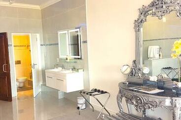 فندق Misty Waves Boutique