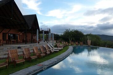 هتل Opuwo Country Lodge