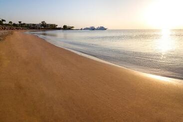 هتل Eagles Paradise Abu Soma Resort