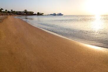 هتل Eagles Paradise Abu Soma Resort