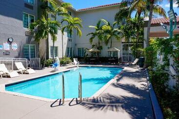هتل Sleep Inn & Suites Ft. Lauderdale International Airport