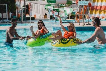 هتل Sunrise Garden Beach Resort