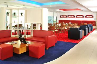 هتل Travelodge Milton Keynes The Hub