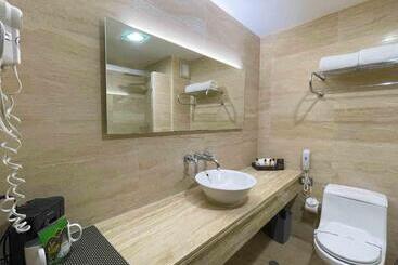 هتل Trinitarias Suites