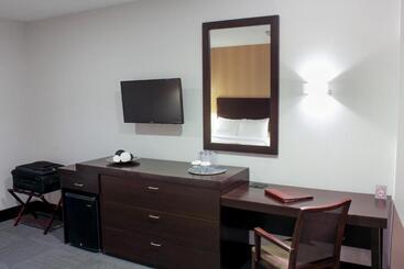 هتل Trinitarias Suites