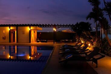 هتل Trinitarias Suites
