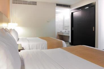 هتل Trinitarias Suites