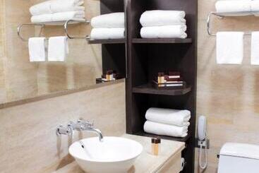 هتل Trinitarias Suites
