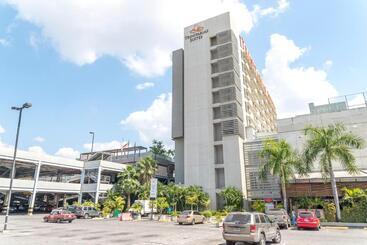 هتل Trinitarias Suites