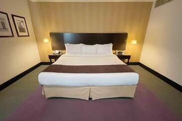 هتل Trinitarias Suites