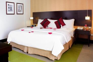 هتل Trinitarias Suites