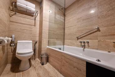 هتل Trinitarias Suites