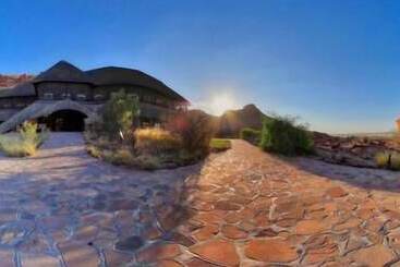 Hotel Twyfelfontein Country Lodge