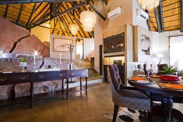 Hotel Twyfelfontein Country Lodge
