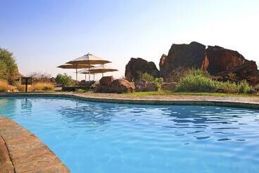 Hotel Twyfelfontein Country Lodge