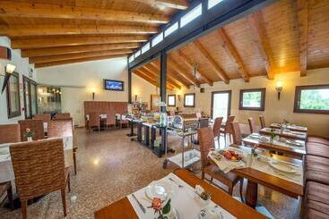هتل Venice Resort Airport