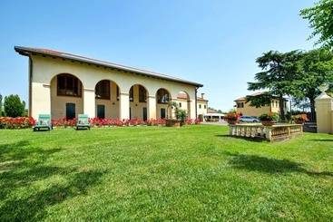 هتل Venice Resort Airport