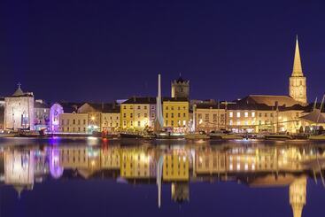 هتل Waterford Marina