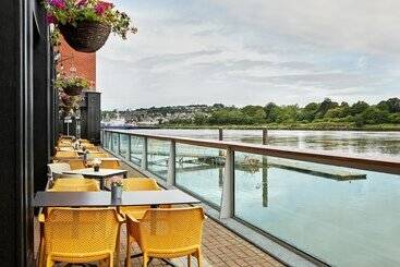هتل Waterford Marina