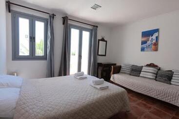 Anny Studios & Rooms Perissa Beach