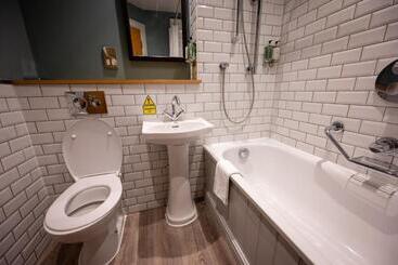 Ely Hotel By Chef & Brewer Collection