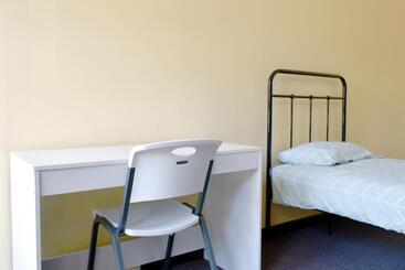 هتل Billabong Backpackers Resort