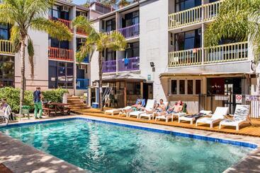 هتل Billabong Backpackers Resort