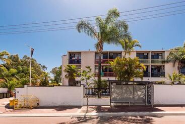 هتل Billabong Backpackers Resort