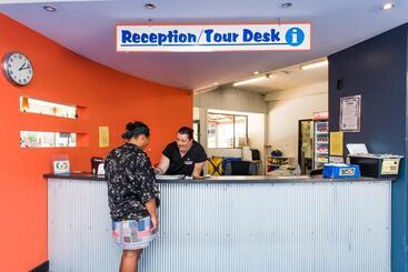 هتل Billabong Backpackers Resort