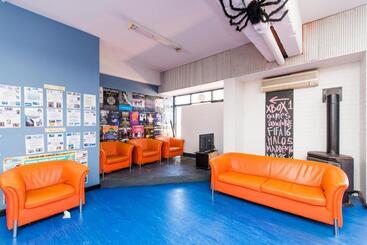 هتل Billabong Backpackers Resort