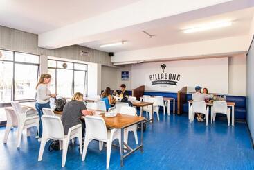 هتل Billabong Backpackers Resort