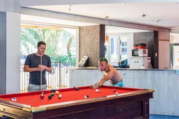 هتل Billabong Backpackers Resort