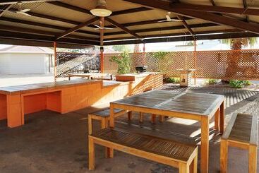 هتل Bluestone Motor Inn