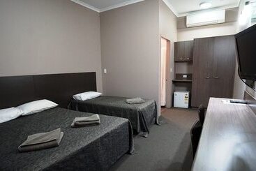 هتل Bluestone Motor Inn