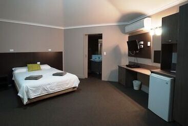 هتل Bluestone Motor Inn