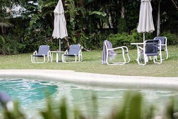 هتل Byron Lakeside Holiday Apartments
