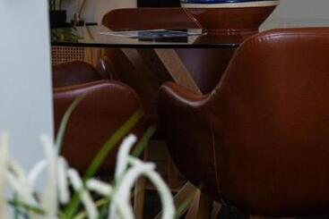 هتل Byron Lakeside Holiday Apartments