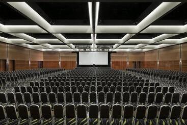 هتل Crown Promenade Perth