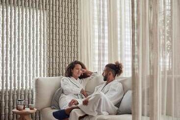 فندق Crystalbrook Byron