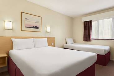 Days Inn Hotel Warwick South   Southbound M40