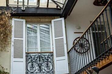 هتل Hôtel Des Tonneliers