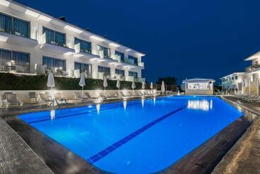 هتل Karras Grande Resort