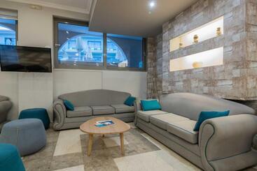 هتل Karras Grande Resort