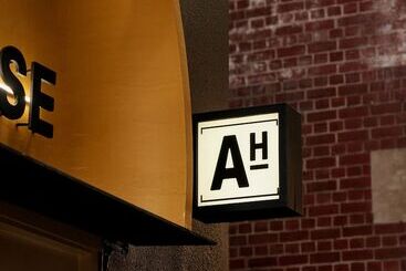 هتل Laneways By Ovolo
